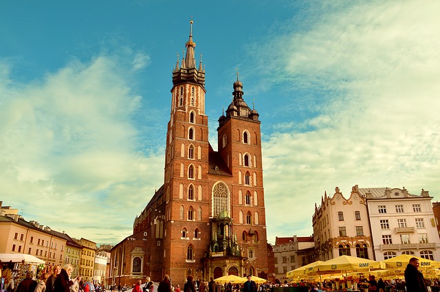 Jaką opinie mają uczelnie w Krakowie na tle Warszawy?