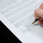 Na co zwrócić uwagę przy podpisywaniu umowy o pracę?